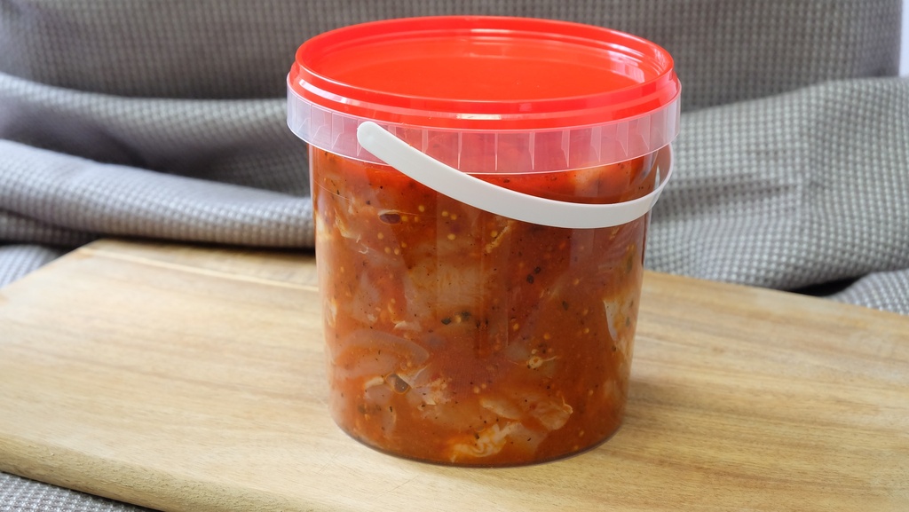 Kanakintsuliha punases marinaadis 1 kg ämbris